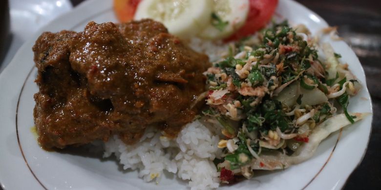 


Ayam bakar klamut yang menjadi hidangan khas Dapur Solo.
 