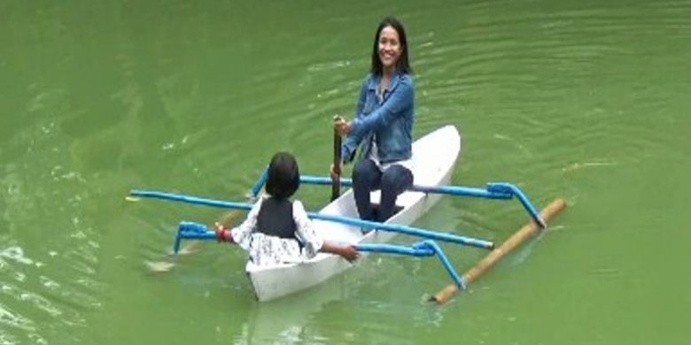 


Ngabuburit menjadi salah satu cara baru warga Polewali Mandar, Sulawesi Barat, Kamis (1/6/2017).