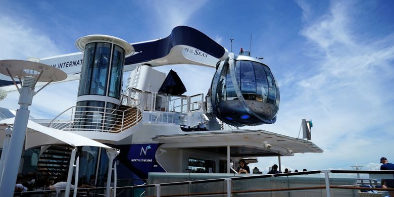 


North Star, salah satu wahana andalan di atas kapal Ovation of the Seas. North Star mampu bergerak 90 derajat. Kapal pesiar Ovation of The Seas berlayar rute Singapura-Penang (Malaysia)-Singapura pada awal April 2017 selama 4 hari 3 malam.