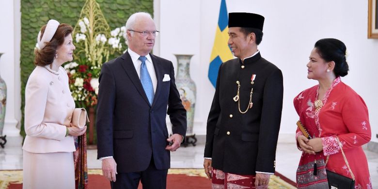 Presiden Joko Widodo saat menyambut Raja Swedia Carl XVI Gustaf di Istana Bogor, Senin (22/5/2017).