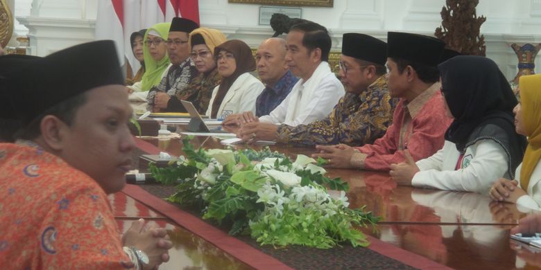 Presiden Joko Widodo saat menerima Badan Koordinasi Mubaligh se-Indonesia di Istana Merdeka, Jakarta, Senin (17/4/2017).| Kompas.com