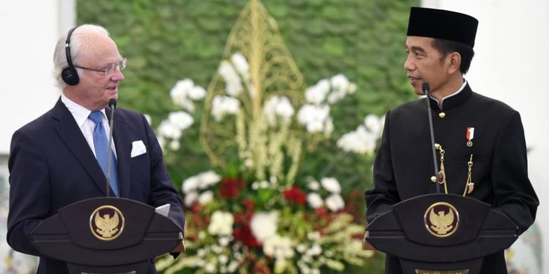 Presiden Joko Widodo saat menyambut Raja Swedia Carl XVI Gustaf di Istana Bogor, Senin (22/5/2017).