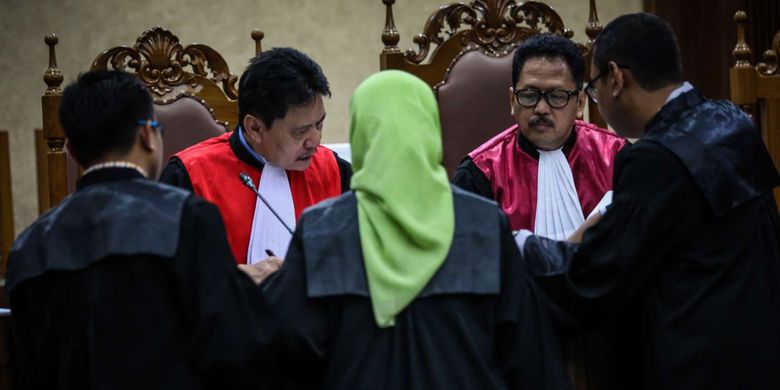 Suasana majelis hakim saat sidang perdana di Gedung Pengadilan Tipikor, Jakarta, Rabu (13/12/2017). Setya Novanto akan menghadapi sidang pembacaan dakwaan oleh jaksa penuntut umum.