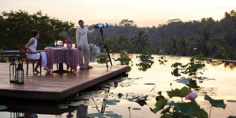 Makan malam romantis di Four Season Resort at Sayan, Ubud, Bali. 