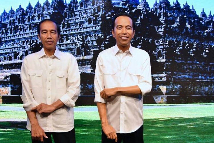 Presiden Joko Widodo berfoto dengan patung lilin dengan figur dirinya di Museum Madame Tussauds Hongkong, Senin (1/5/2017).