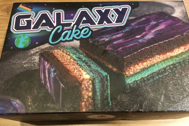 Galaxy cake salah satu varian kue dari Cakekinian di Bekasi, Kamis (28/12/2017).