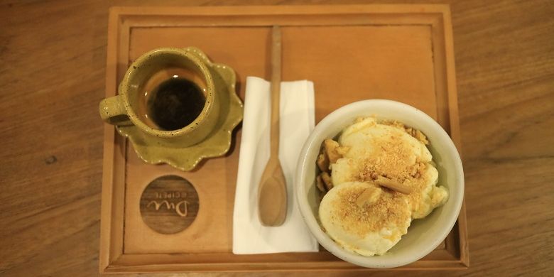 
Hidangan Avogato di Dua Coffee, Jakarta, Selasa (23/5/2017). Dua Coffee menyediakan makanan mulai dari pembuka hingga penutup serta minuman ringan seperti kopi, latte, dan cappucino.