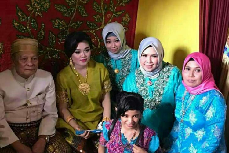 Keluarga Gadis yang Dinikahi Kakek 70 Tahun Bantah Alasan Pernikahan karena Mahar Rp 1 Miliar