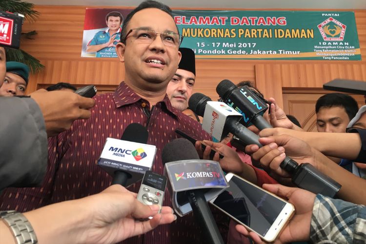 Gubernur DKI Jakarta terpilih Anies Baswedan usai acara Musyawarah Koordinasi Nasional (Mukornas) Partai Idaman di Asrama Haji Pondok Gede, Jakarta Timur, Selasa (16/5/2017).