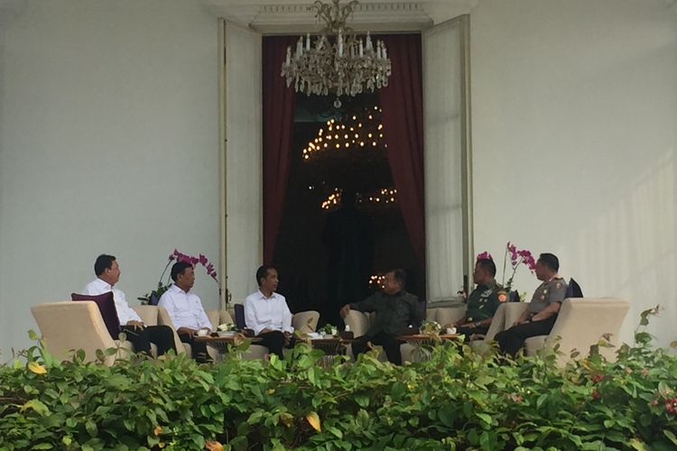 Kesibukan Jokowi Jelang Putaran Kedua Pilkada DKI...