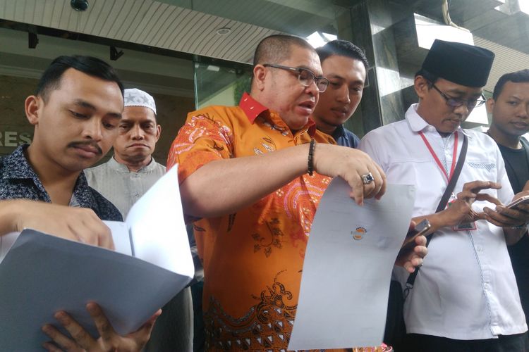 Ketua Tim Hukum Eggi Sudjana, Razman Arif Nasution melaporkan pencatutan nama kliennya di kelompok Saracen ke Bareskrim Polri, Senin (28/8/2017).