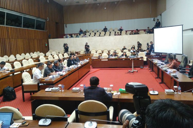 Rapat Dengar Pendapat Umum (RDPU) Pansus Angket Komisi Pemberantasan Korupsi (KPK) dengan Ikatan Hakim Indonesia (IKAHI), Persatuan Jaksa Indonesia (PJI), serta Ikatan Sarjana dan Profesi Perpolisian, Senin (4/9/2017).