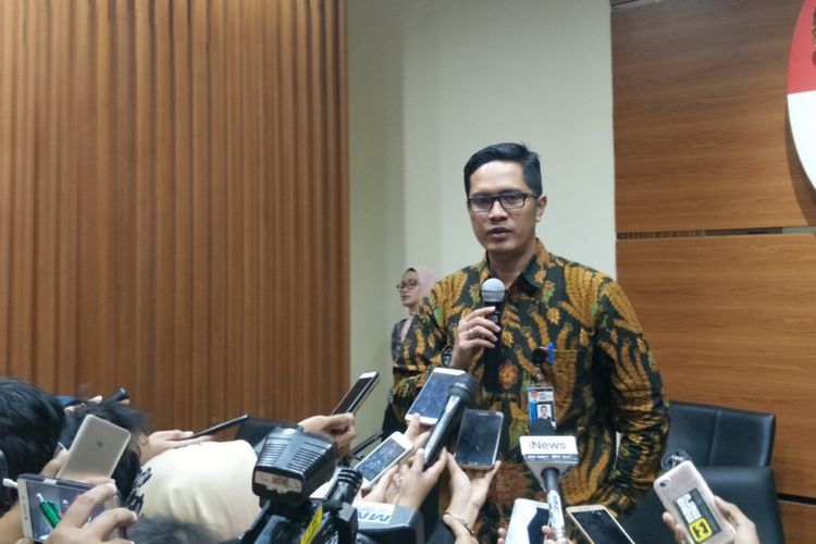 Juru Bicara KPK Febri Diansyah saat memberikan keterangan pers di gedung KPK, Kuningan, Jakarta Selatan, Kamis (16/11/2017).