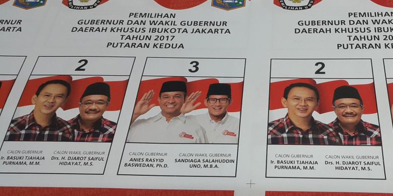 Desain surat suara yang akan digunakan pada putaran kedua Pilkada DKI Jakarta. Ada perubahan pada foto calon wakil gubernur DKI Jakarta nomor pemilihan dua Djarot Saiful Hidayat yang kini mengenakan peci.
