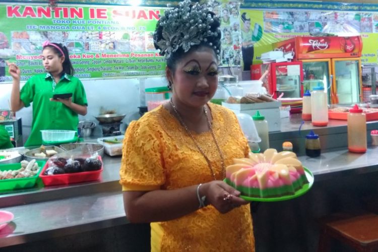 Ie Suan penjual makanan di Mangga Dua.