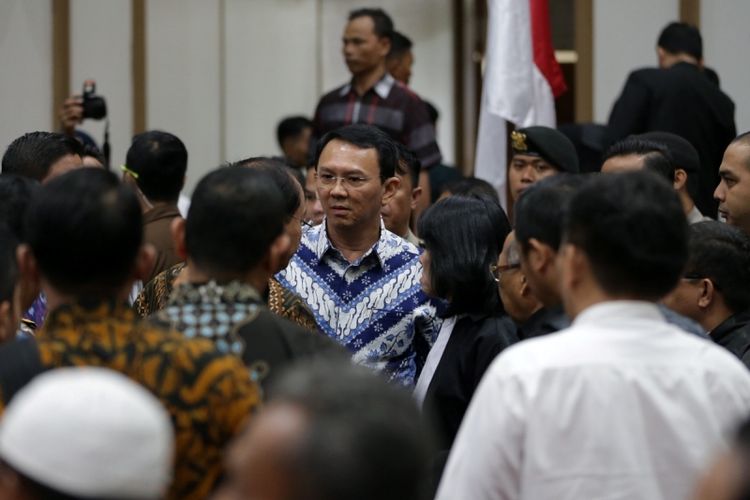 Terdakwa kasus dugaan penodaan agama, Basuki Tjahaja Purnama atau Ahok usai mengikuti sidang pembacaan putusan di Pengadilan Negeri Jakarta Utara di Auditorium Kementerian Pertanian, Jakarta Selatan, Selasa (9/5/2017). Majelis hakim menjatuhkan hukuman pidana 2 tahun penjara. Basuki Tjahaja Purnama dan kuasa hukumnya menyatakan banding. 