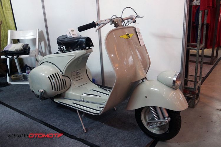 Reproduksi Vespa MP6 1945 oleh Ruli Wood Custom.
