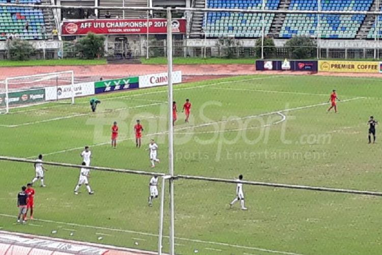 Suasana laga timnas U-19 Indonesia vs Myanmar pada laga perebutan peringkat ketiga Piala AFF U-18 di Thuwunna Stadium, Yangon, Myanmar, Minggu (17/9/2017).