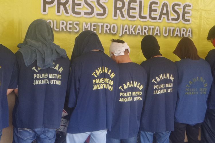 Polres Metro Jakarta Utara Amankan 141 terduga pelaku pesta homoseksual di Jakarta Utara, Senin (22/5/2017)