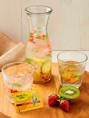 


Fruit fiesta, kreasi minuman untuk berbuka puasa yang rendah kalori.