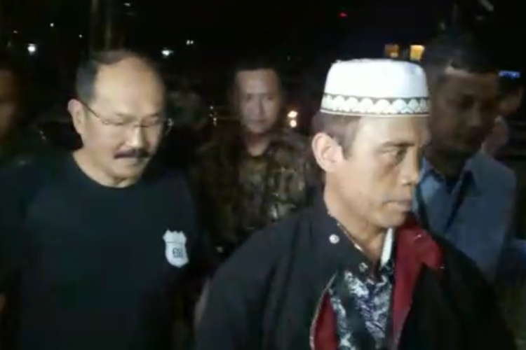 Komisi Pemberantasan Korupsi menangkap mantan pengacara Setya Novanto, Fredrich Yunadi. Ia tiba di KPK Sabtu (13/1/2018) pukul 00.10 WIB