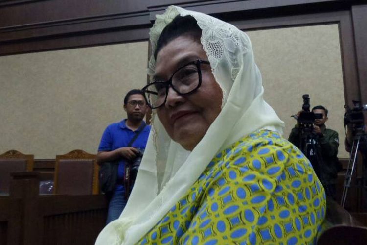 Mantan Menteri Kesehatan, Siti Fadilah Supari, sebelum pembacaan vonis hakim di Pengadilan Tipikor Jakarta, Jumat (16/6/2017).
