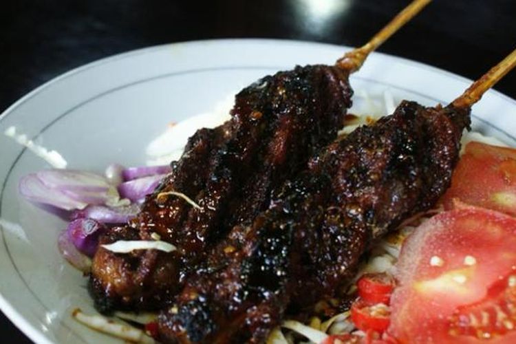 Sate buntel di Boemboe Nj. Djie, Sunter, Jakarta Utara.