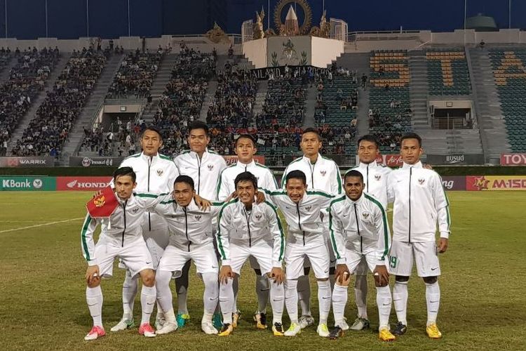 Skuad tim nasional U-22 Indonesia dalam pertandingan ketiga Grup H Kualifikasi Piala Asia U-23 2018 melawan Thailand di National Stadium, Bangkok, Minggu (23/7/2017).