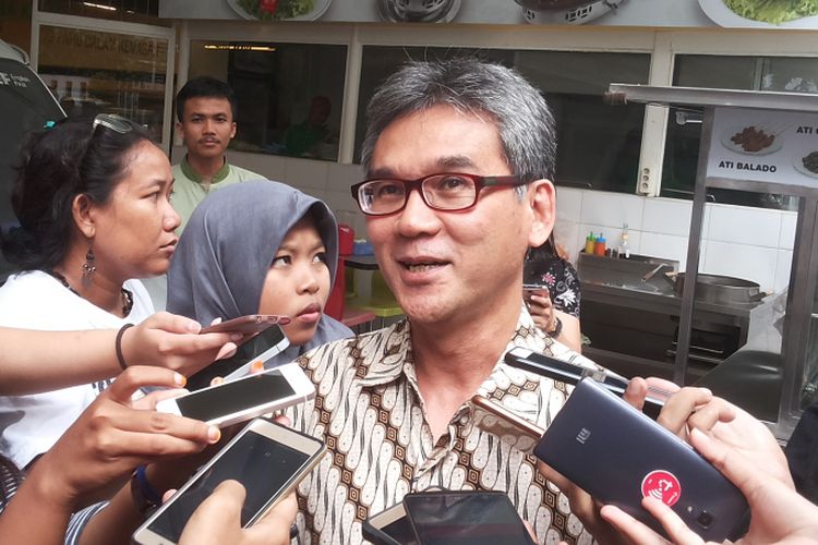 Anggota tim sinkronisasi Anies-Sandi, Marco Kusumawidjaja usai menghadiri diskusi bertema Reklamasi Pantai Utara Jakarta, Bagaimana Nasibmu Nanti? yang digelar di kawasan Gondangdia, Menteng, Jakarta Pusat, Rabu (17/5/2017).