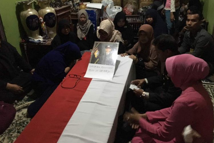 Bripda Taufan, Polisi yang Gugur dalam Ledakan Bom Kampung Melayu Dimakamkan di TPU Pondok Ranggon
