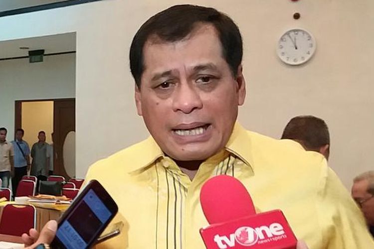
Politisi Partai Golkar Nurdin Halid di Kantor DPP Partai Golkar, Slipi, Jakarta Barat, Kamis (28/4/2016)