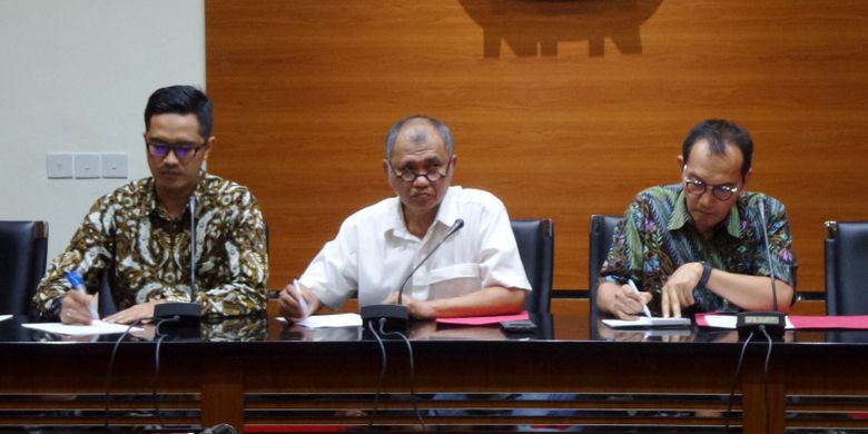 Ketua KPK Agus Rahardjo mengumumkan penetapan Ketua DPR Setya Novanto sebagai tersangka di Gedung KPK Jakarta, Senin (17/7/2017).