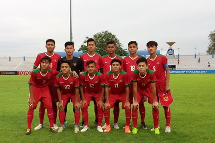 Skuad tim nasional U-16 Indonesia saat lawan Thailand, Selasa (11/7/2017). 