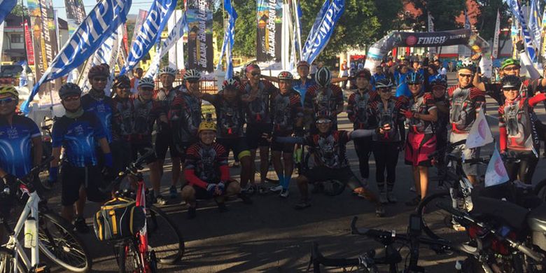 Ganasnya Tanjakan Kelimutu Membuat Para Pesepeda Jelajah Sepeda Flores Bertumbangan