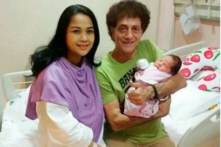 Malayeka, Putri yang Ditunggu-tunggu Ahmad Albar dan Istri