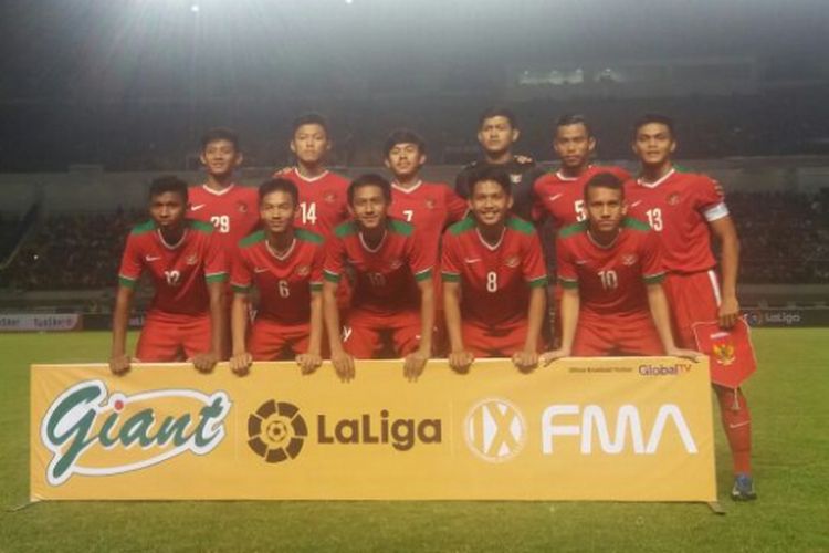 Tim nasional U-19 Indonesia beruji coba melawan Espanyol B di Stadion Gelora Bandung Lautan Api, Jumat (14/7/2017). 