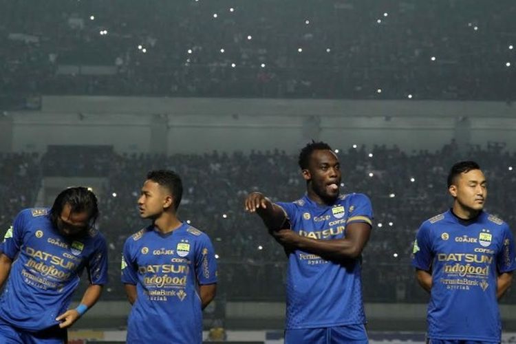 Gelandang Persib Bandung, Michael Essien jelang laga timnya kontra Arema FC pada partai pembuka Liga 1 musim 2017 di Stadion Gelora Bandung Lautan Api (GBLA), Sabtu (15/4/2017).