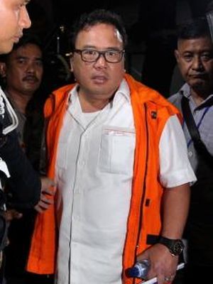 Pengusaha Basuki Hariman ditahan usai diperiksa Komisi Pemberantasan Korupsi (KPK) di gedung KPK, Jakarta, Jumat (27/1/2017). KPK menetapkan empat orang tersangka dalam operasi tangkap tangan yakni hakim Mahkamah Konstitusi Patrialis Akbar, pengusaha swasta yang diduga penyuap Basuki Hariman, dan sekretarisnya NG Fenny serta Kamaludin sebagai perantara terkait dugaan suap uji materi Undang-Undang Nomor 41 Tahun 2014 tentang Peternakan dan Kesehatan Hewan.