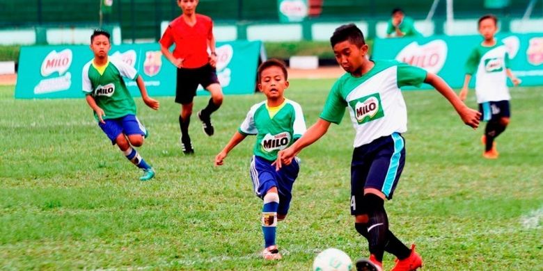 MILO Football Championship Bandung 16-18: SD Al Masoem Sumedang berhasil menjadi juara MILO Football Championship Bandung setelah berhasil mengalahkan SD Mekarsari Sumedang dengan skor 1-0.