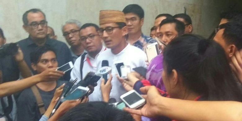 Calon wakil gubernur DKI Jakarta Sandiaga Uno usai diperiksa di Polda Metro Jaya dalam kasus dugaan penggelapan penjualan tanah, Jumat (31/3/2017).