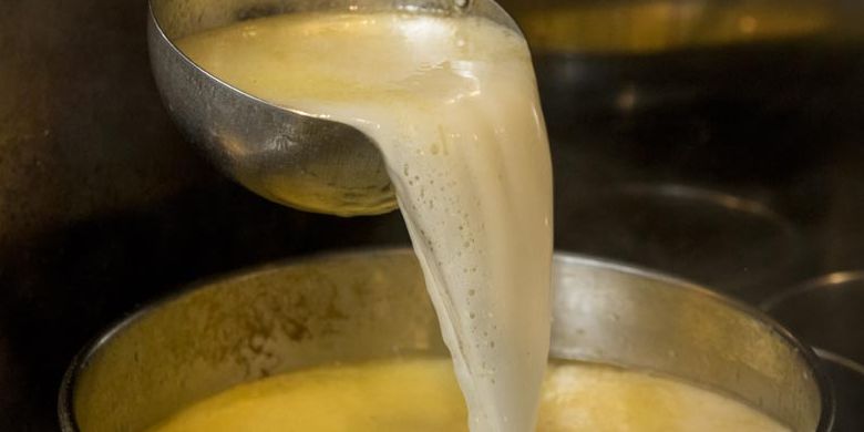 


Kuah andalan dari restoran ramen Menkoi Sato cabang kedua Susukino. Restoran ini merupakan cabang dari Menkoi Sato yang terletak di bagian selatan wilayah Sumikawa, Hokkaido, Jepang.(KARAKSA MEDIA)