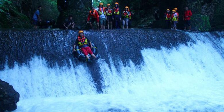 


Palungan adalah spot paling seru saat tubing di Sungai Pusur, Kabupaten Klaten, Jawa Tengah.