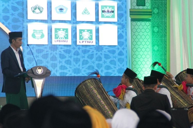 Presiden RI Joko Widodo membuka Munas dan Konferensi Besar Alim Ulama Nahdlatul Ulama di Islamic Center Mataram, Kamis (23/11/2017).