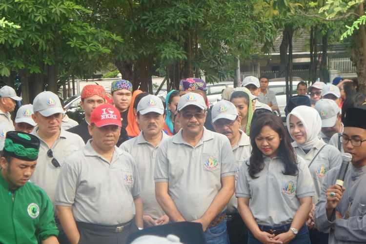 Plt Gubernur DKI Jakarta Djarot Saiful Hidayat bersama Sekda DKI Jakarta Saefullah saat pencanangan HUT ke-490 DKI Jakarta di Taman Waduk Pluit, Minggu (21/5/2017).