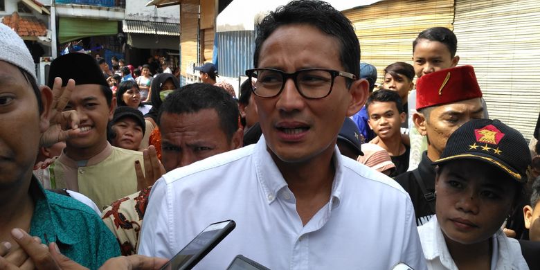 Calon wakil gubernur DKI Jakarta Sandiaga Uno saat kampanye di Semper Timur, Cilincing, Jakarta Utara, Senin (3/4/2017).