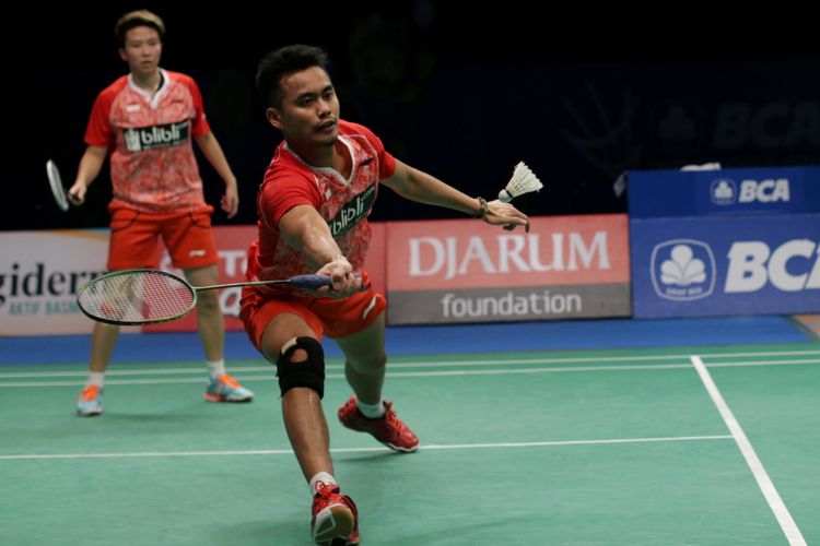 Pemain ganda campuran Indonesia, Tontowi Ahmad - Liliyana Natsir meluapkan kegembiraan saat bertanding melawan pemain ganda campuran Malaysia, Chan Peng Soon - Yen Wei Peck pada pertandingan semifinal BCA Indonesia Open Super Series Premier 2017 di Plenary Hall, Jakarta Convention Center, Sabtu (17/6/2017). Tontowi - Liliyana melaju ke final setelah menang dengan skor 21-13 21-14. 