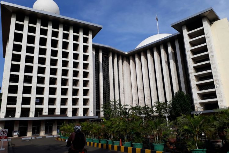 Suasana Masjid Istiqlal di Sawah Besar, Jakarta Pusat di hari pencoblosan Pilkada DKI 2017, Rabu (19/4/2017)