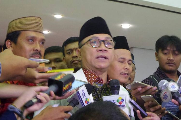 Ketua MPR RI Zulkifli Hasan di Kompleks Parlemen, Senayan, Jakarta, Selasa (2/5/2017).