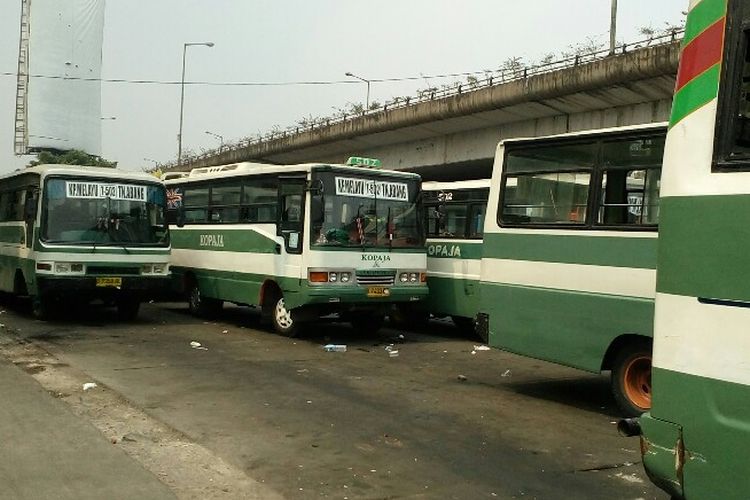 Meski sudah beroperasi, pasca teror bom bunuh diri terminal Kampung Melayu masih sepi pengunjung, Sabtu (27/5/2017).