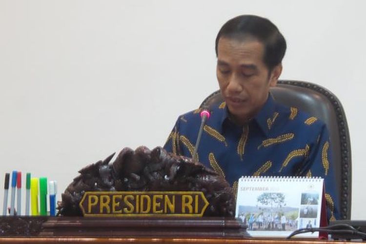  SUPER TEGAS!!! Jokowi Tanggapi Keluhan Harga BBM Papua, "Laporkan, Itu Saya Kejar"